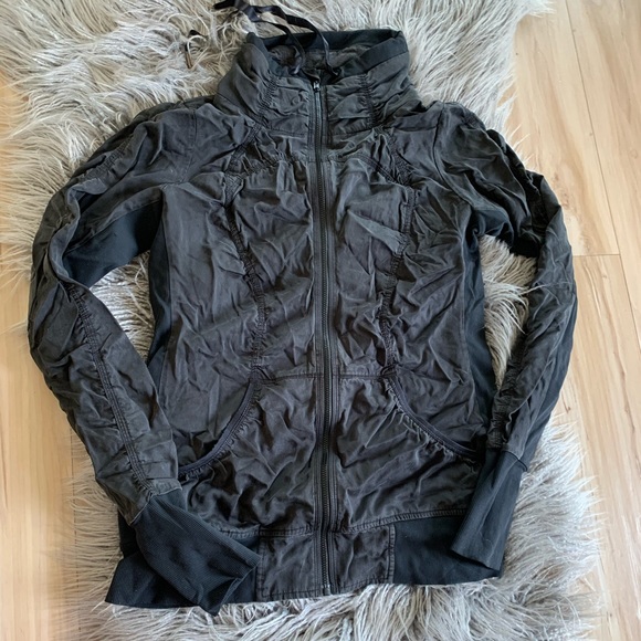 Lululemon jacket size 8 - Picture 1 of 2